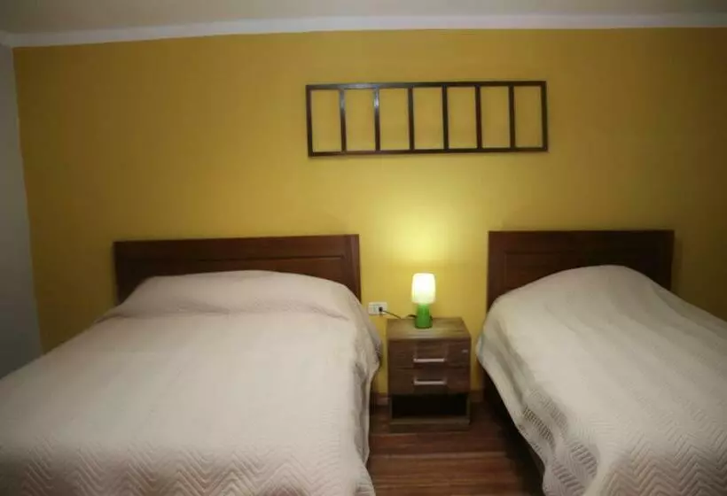 پانسیون Los Faroles Hostal