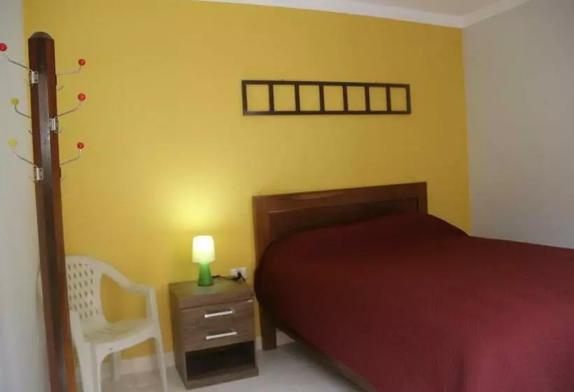 پانسیون Los Faroles Hostal