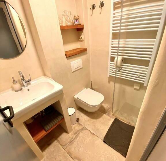 پانسیون The Little Room