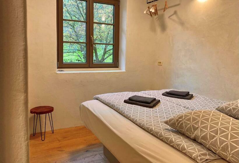 پانسیون The Little Room