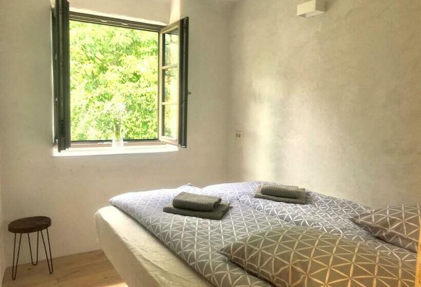 پانسیون The Little Room