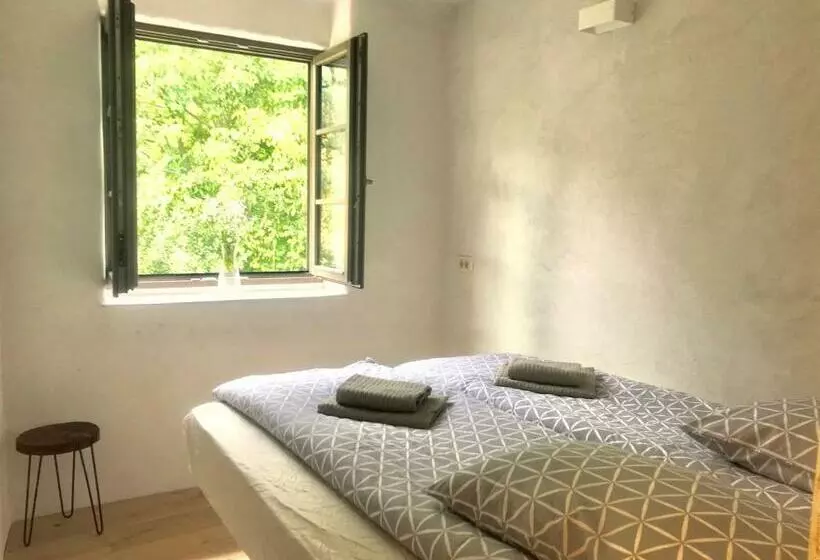 پانسیون The Little Room