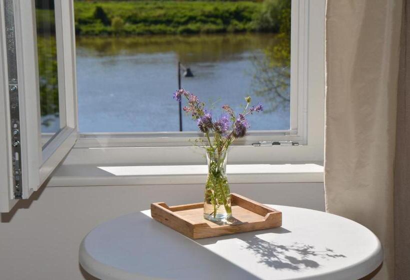 ペンション Weingut Erbes Henn