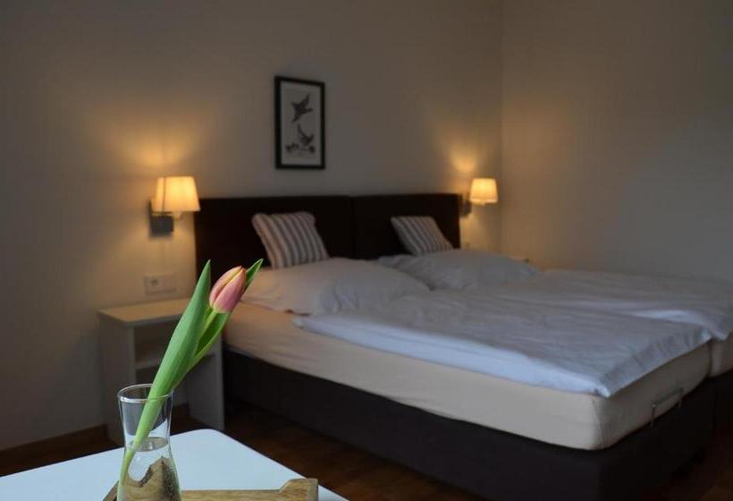 ペンション Weingut Erbes Henn