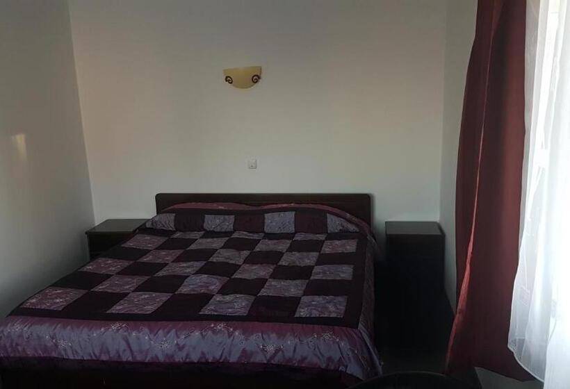 تختخواب و صبحانه Casa David