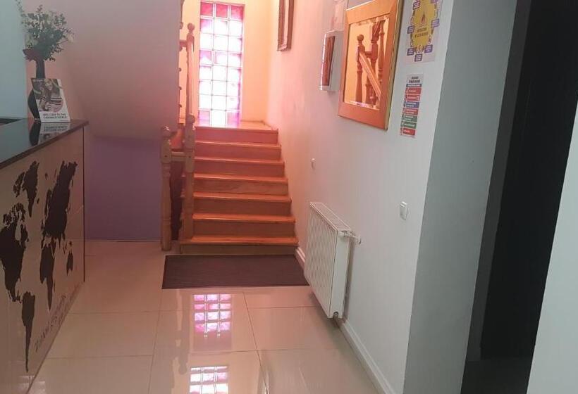 تختخواب و صبحانه Casa David