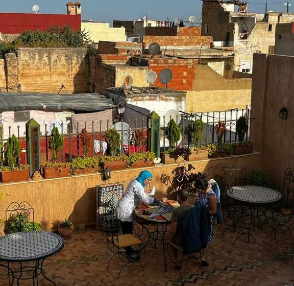 تختخواب و صبحانه Dar Pa Labzioui