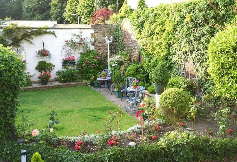 بنسيون Number One Guesthouse