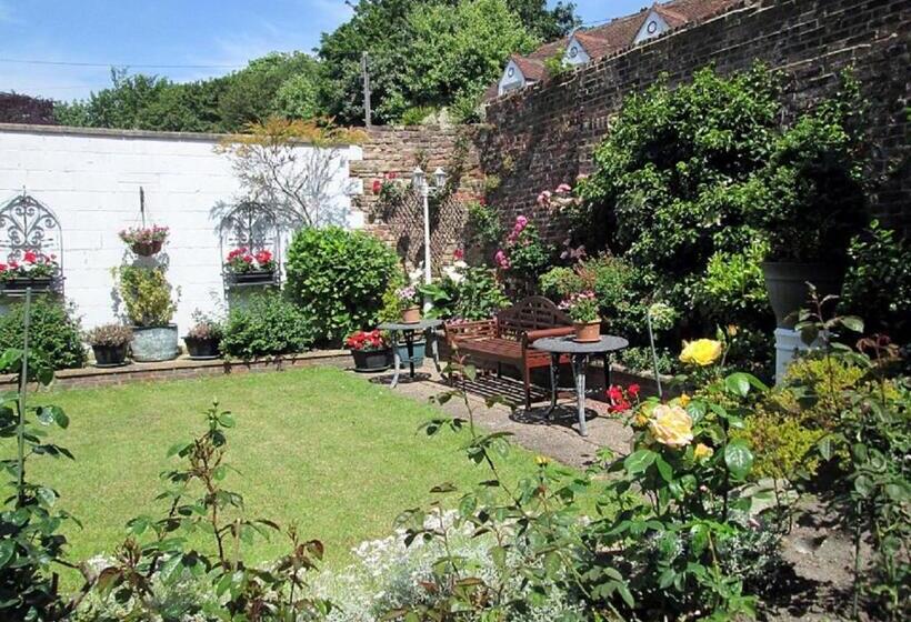 بنسيون Number One Guesthouse