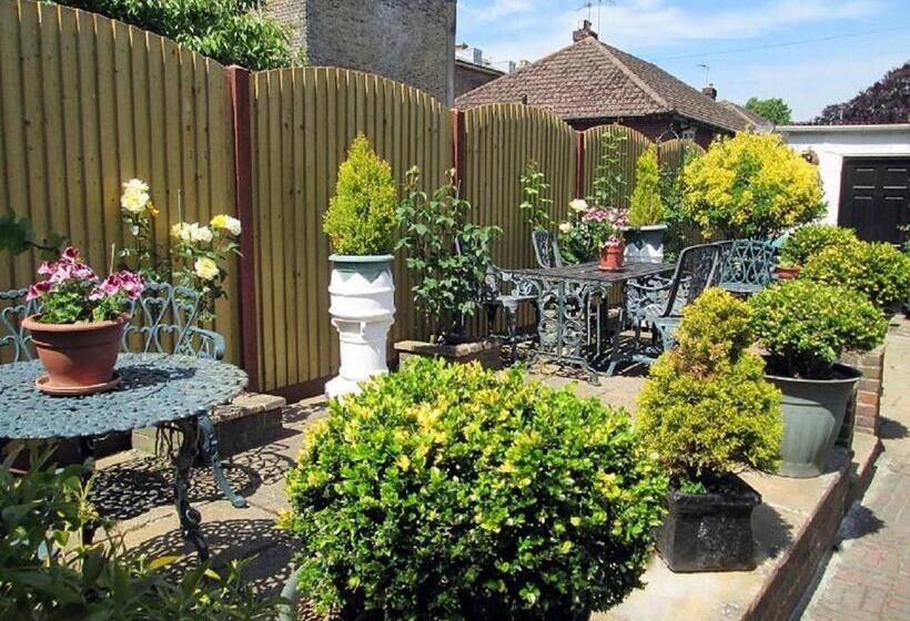 بنسيون Number One Guesthouse