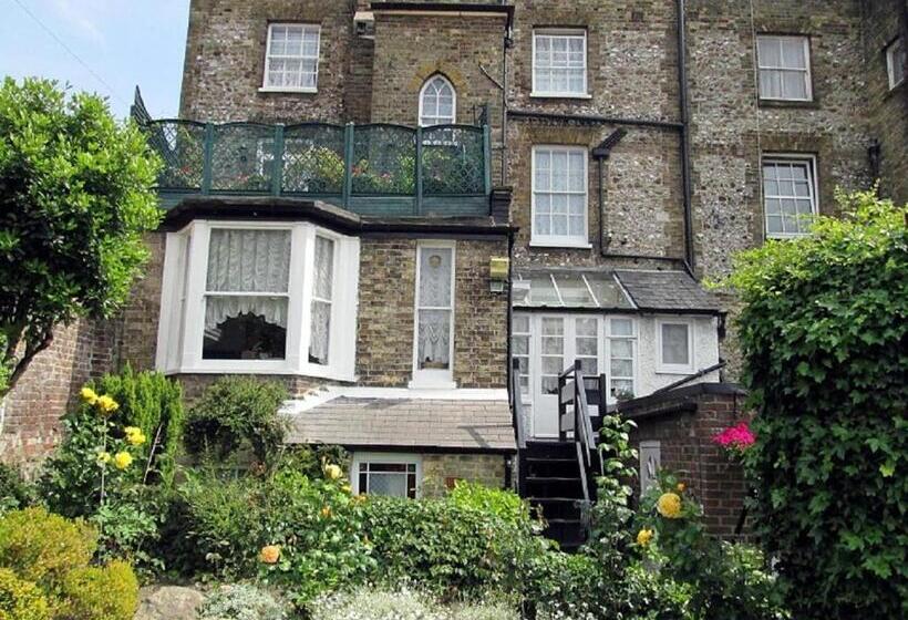 بنسيون Number One Guesthouse