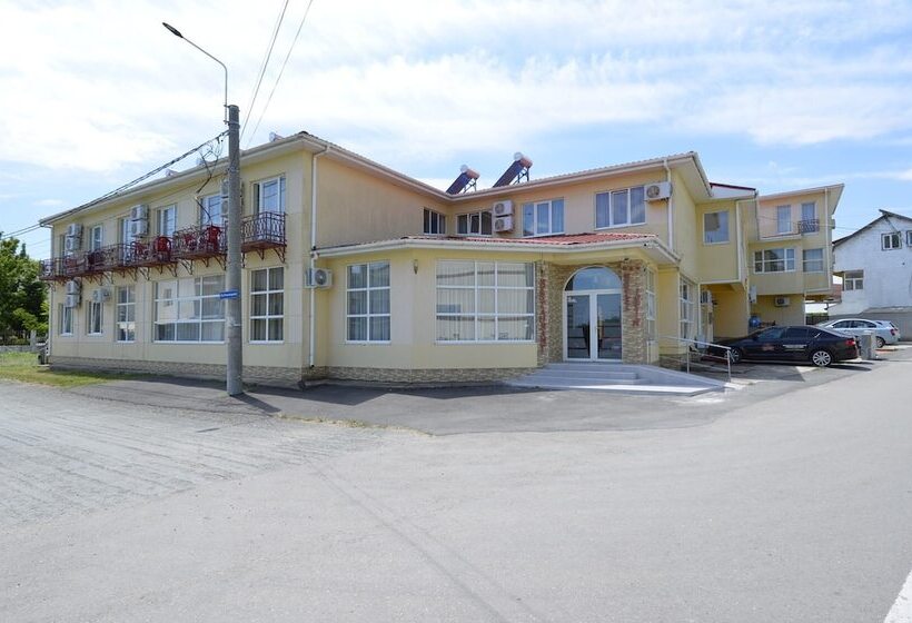 בית מלון כפרי Intim