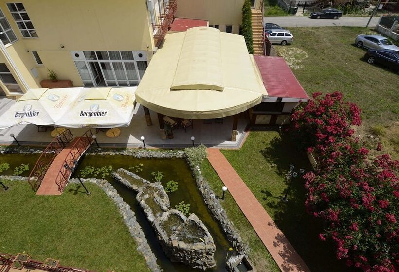 בית מלון כפרי Intim