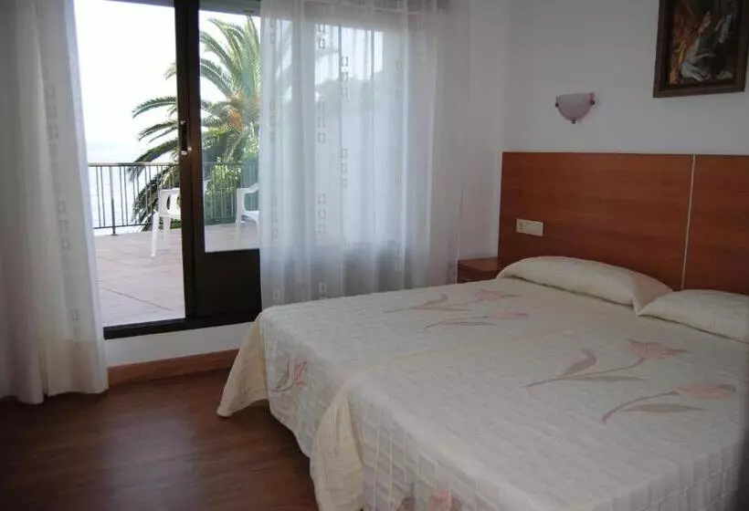 پانسیون Hostal Carabela