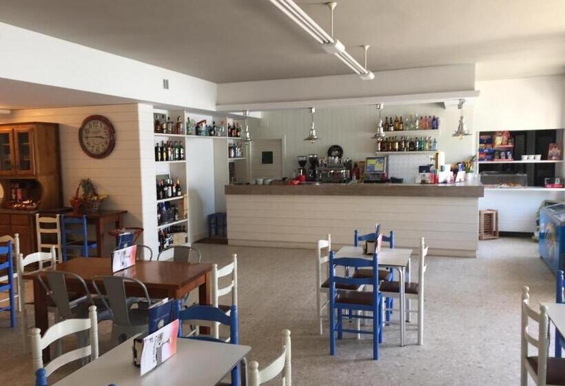 پانسیون Hostal Carabela