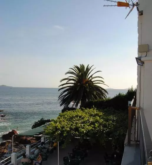 پانسیون Hostal Carabela