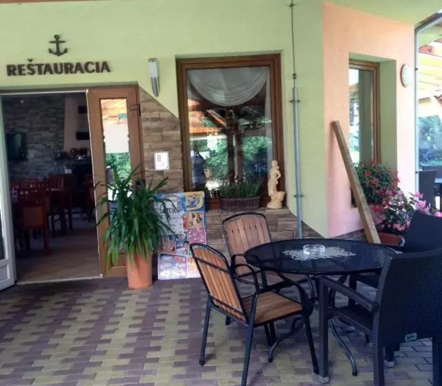 ペンション Penzión Kotva Prístav