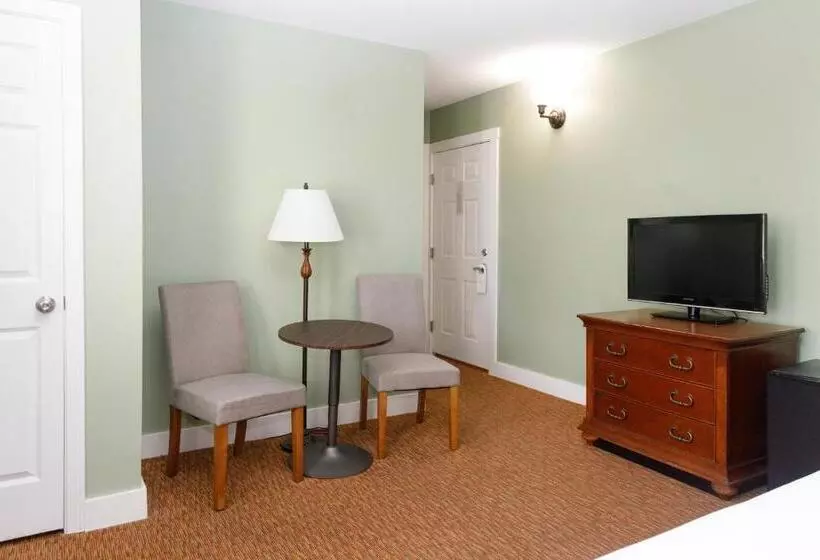 هتل Admiral S Inn Resort