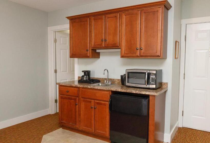 فندق Admiral S Inn Resort