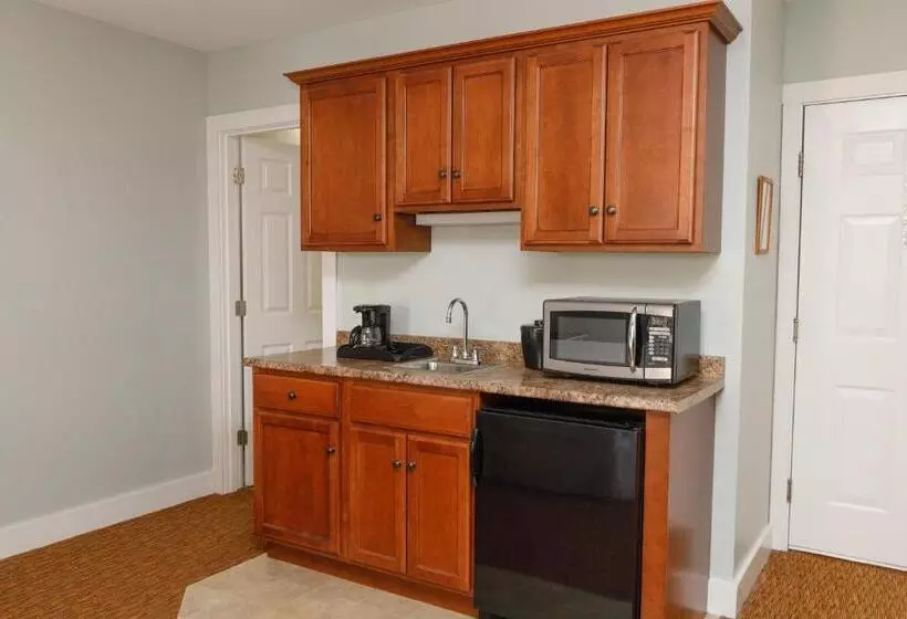 هتل Admiral S Inn Resort