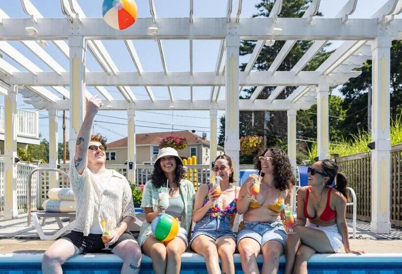 فندق Admiral S Inn Resort