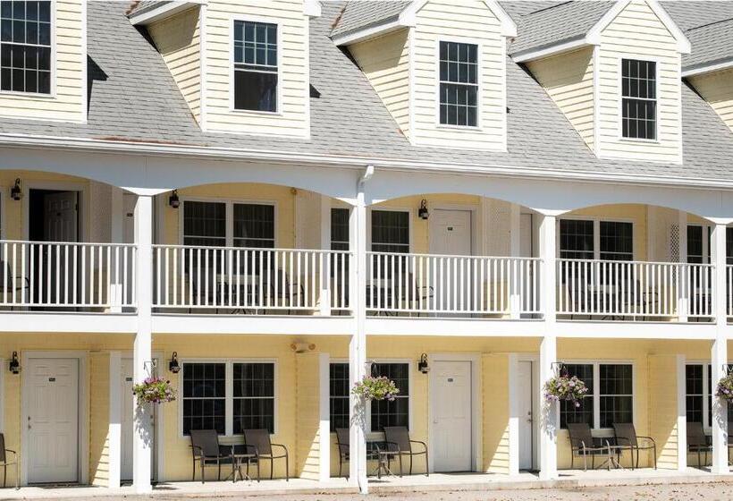 فندق Admiral S Inn Resort