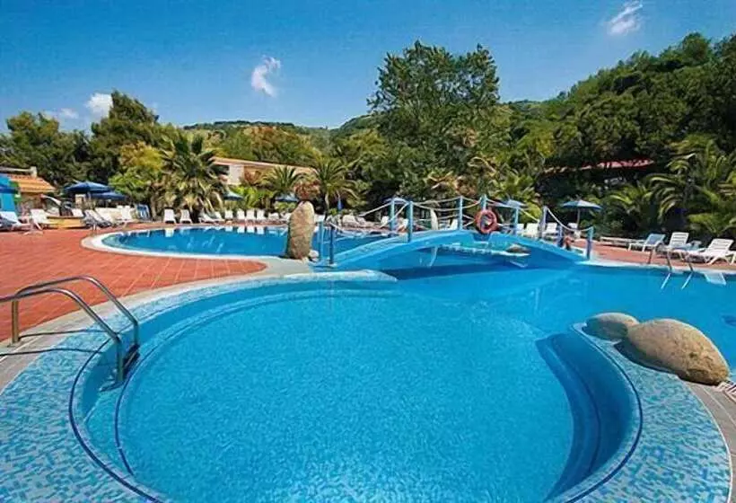 هتل Baia Tropea Resort