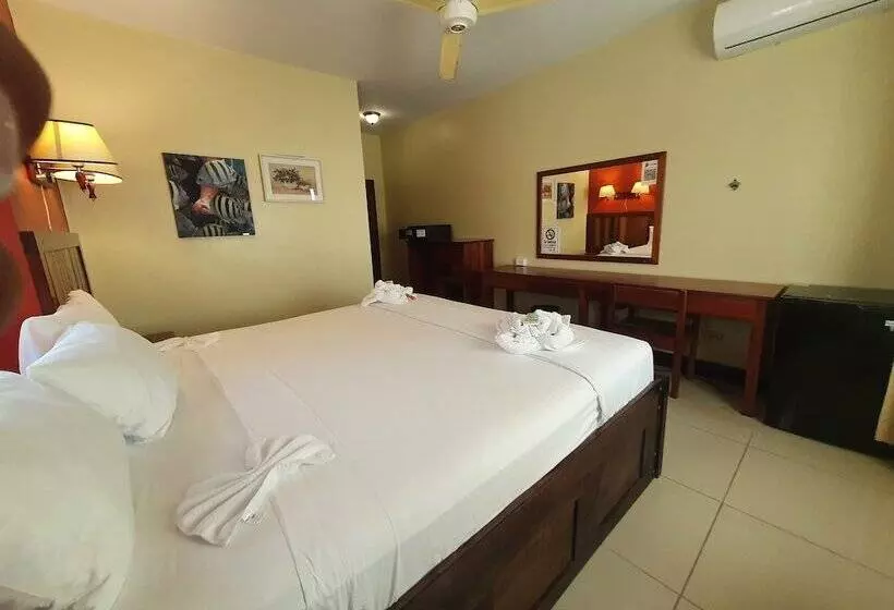 Hotel Caye Caulker Plaza