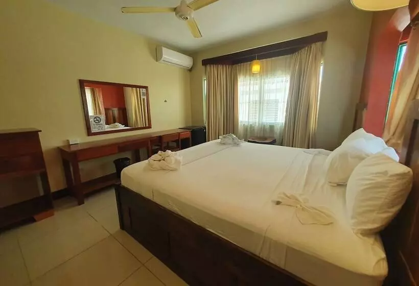 Hotel Caye Caulker Plaza