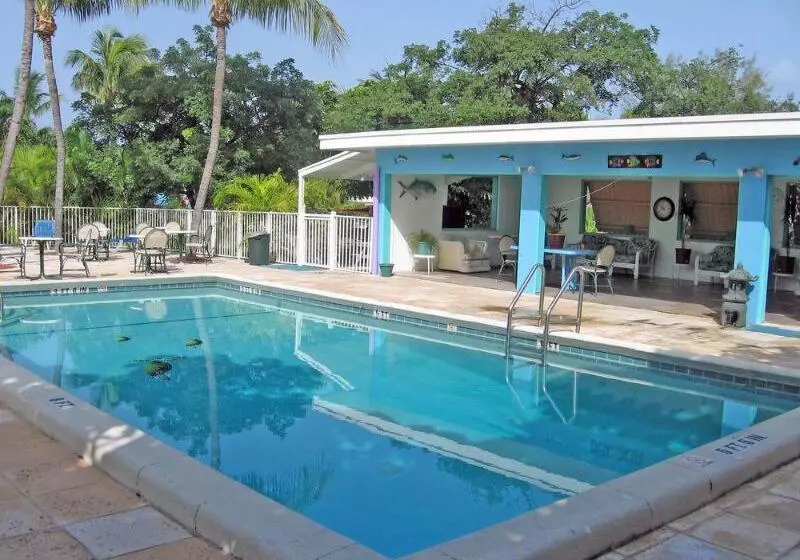 فندق Coconut Cay Resort