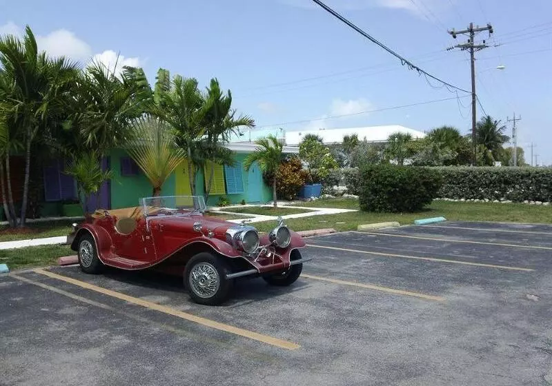 فندق Coconut Cay Resort