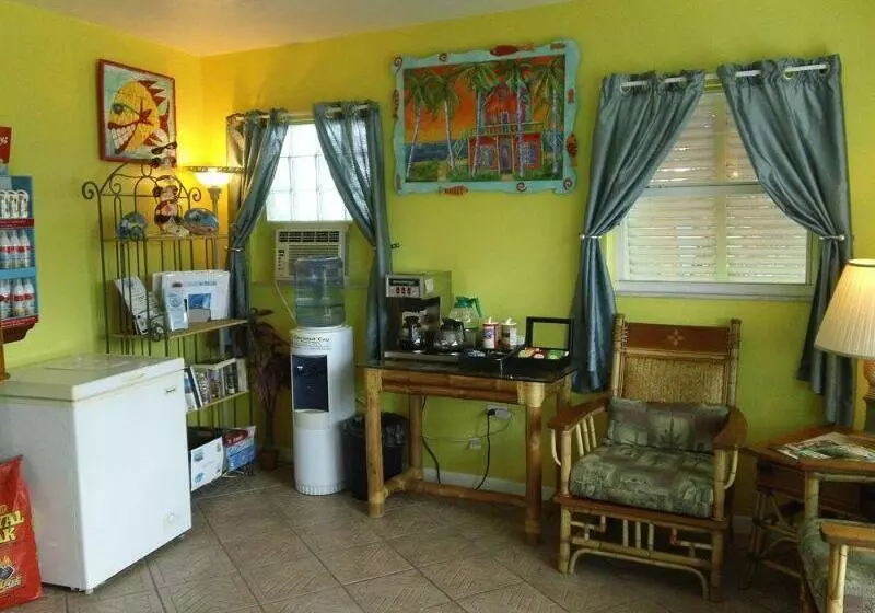 فندق Coconut Cay Resort