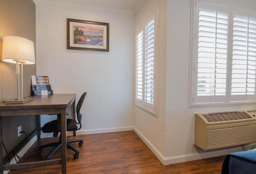 Отель Continental Inn