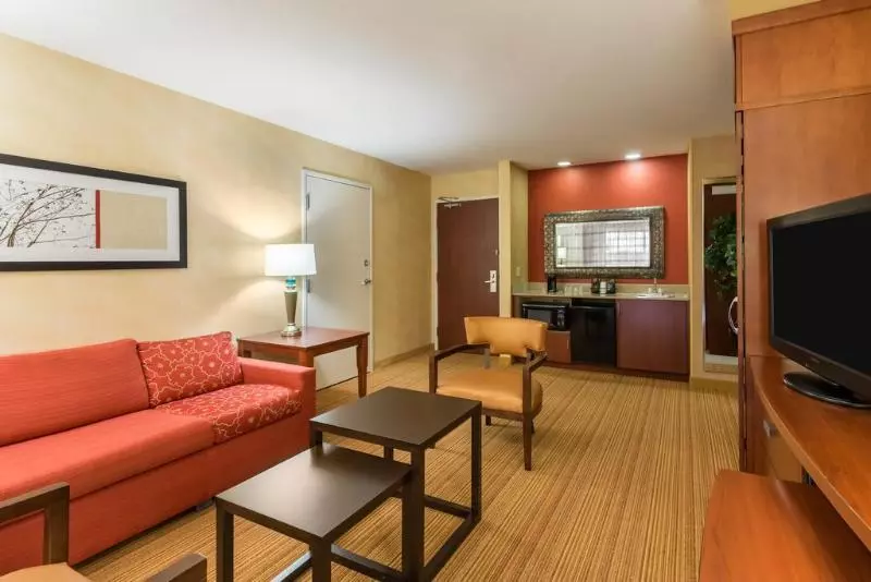 Отель Courtyard By Marriott Philadelphia Montgomeryville