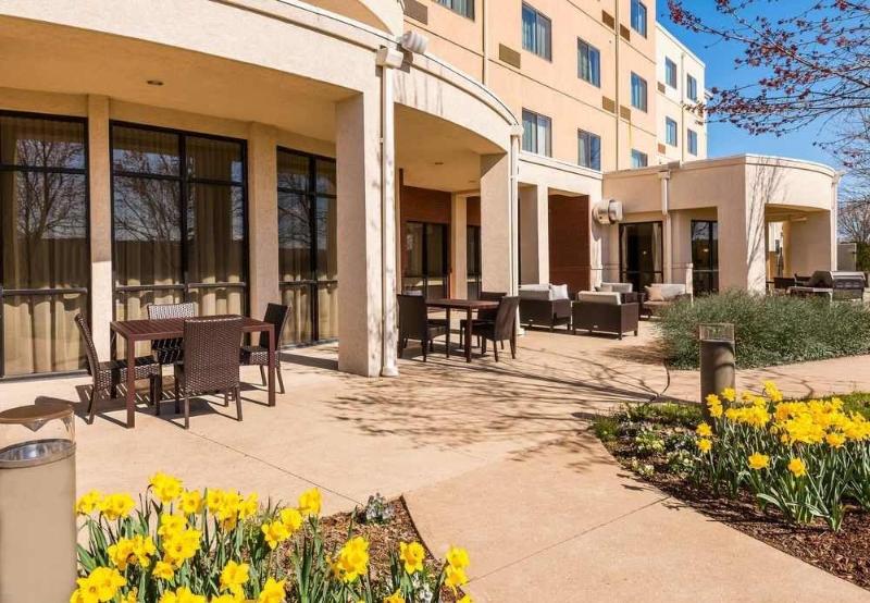 Отель Courtyard By Marriott Philadelphia Montgomeryville