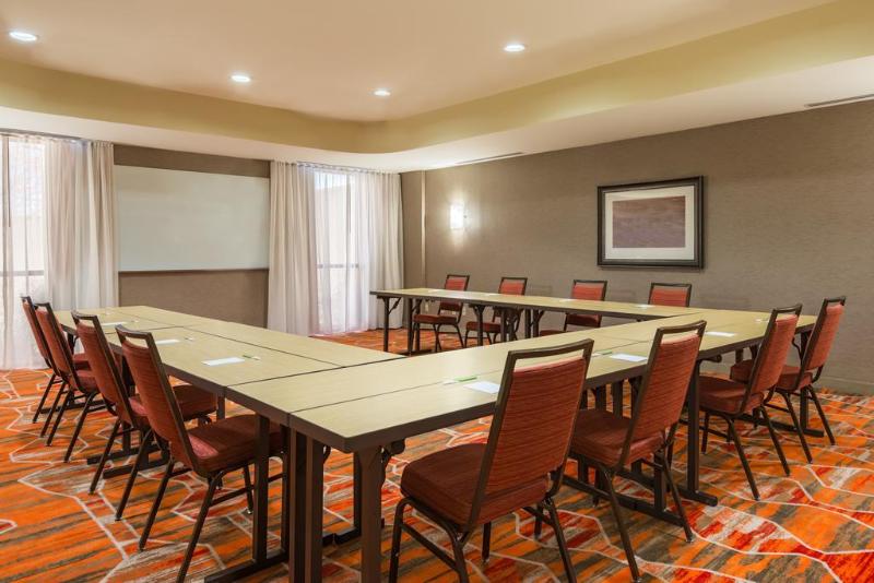 Отель Courtyard By Marriott Philadelphia Montgomeryville