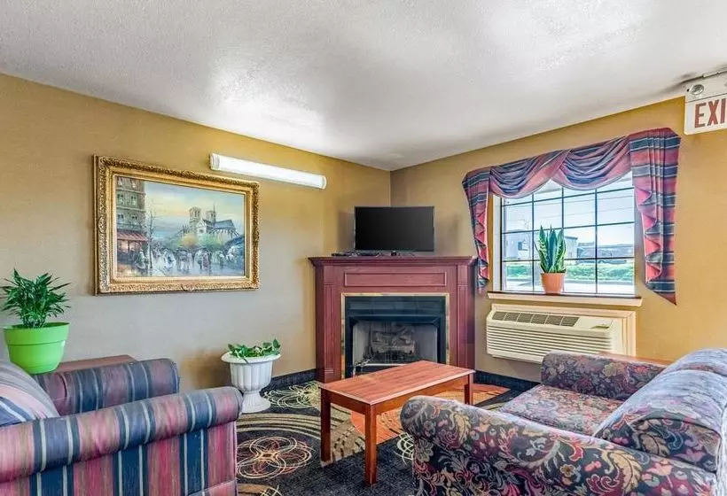 فندق Urbana Inn And Suites