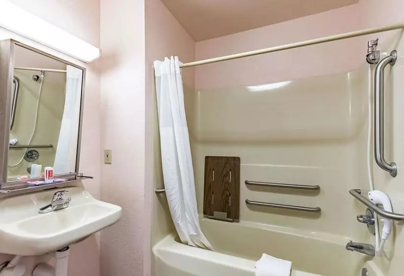 فندق Urbana Inn And Suites