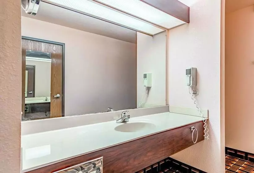 فندق Urbana Inn And Suites