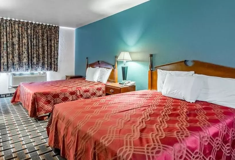 فندق Urbana Inn And Suites