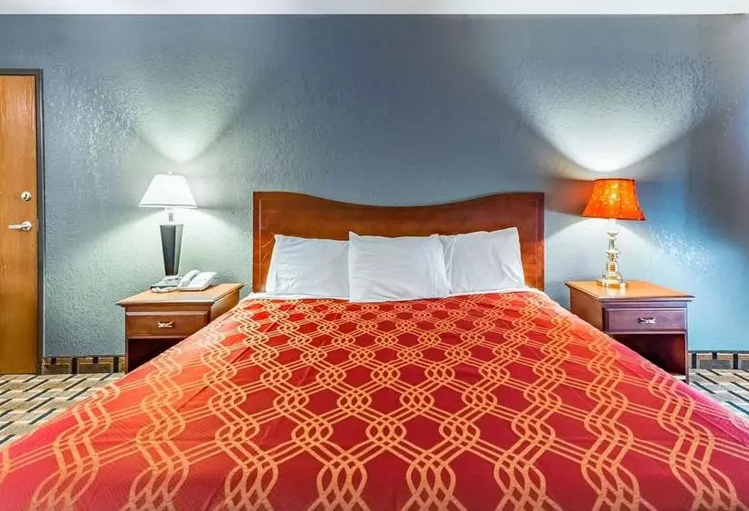 فندق Urbana Inn And Suites