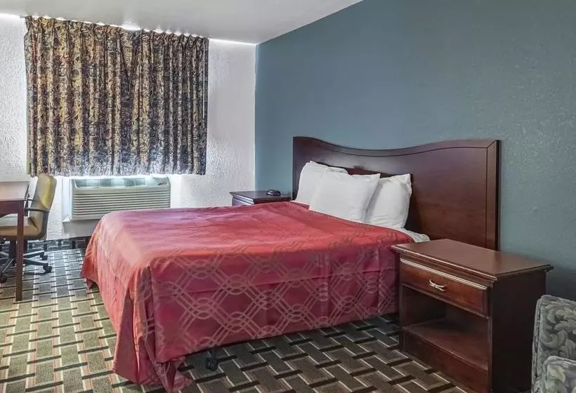 فندق Urbana Inn And Suites