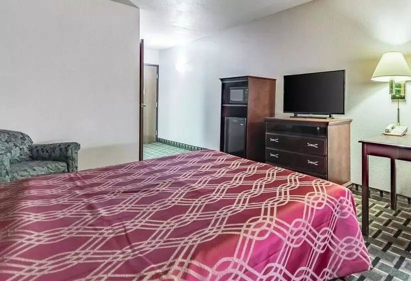 فندق Urbana Inn And Suites