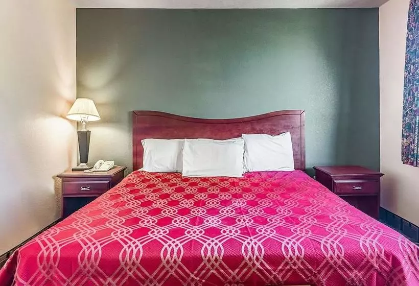 فندق Urbana Inn And Suites