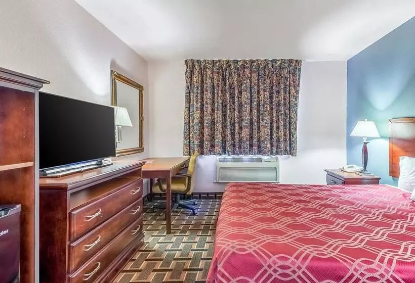 فندق Urbana Inn And Suites