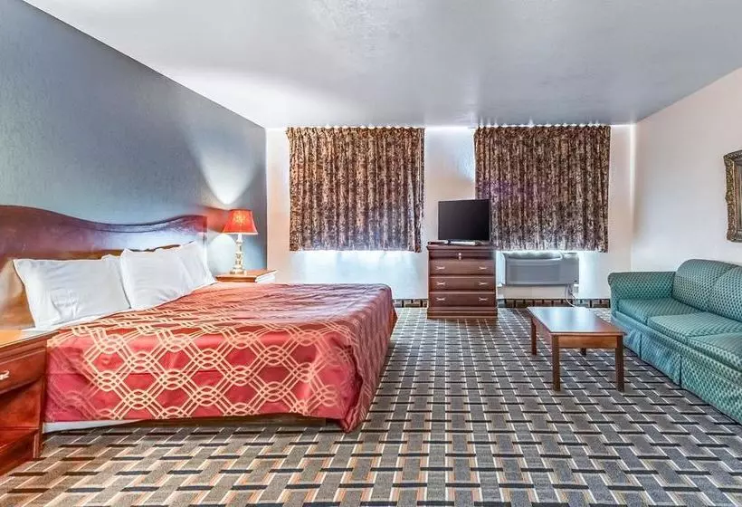 فندق Urbana Inn And Suites