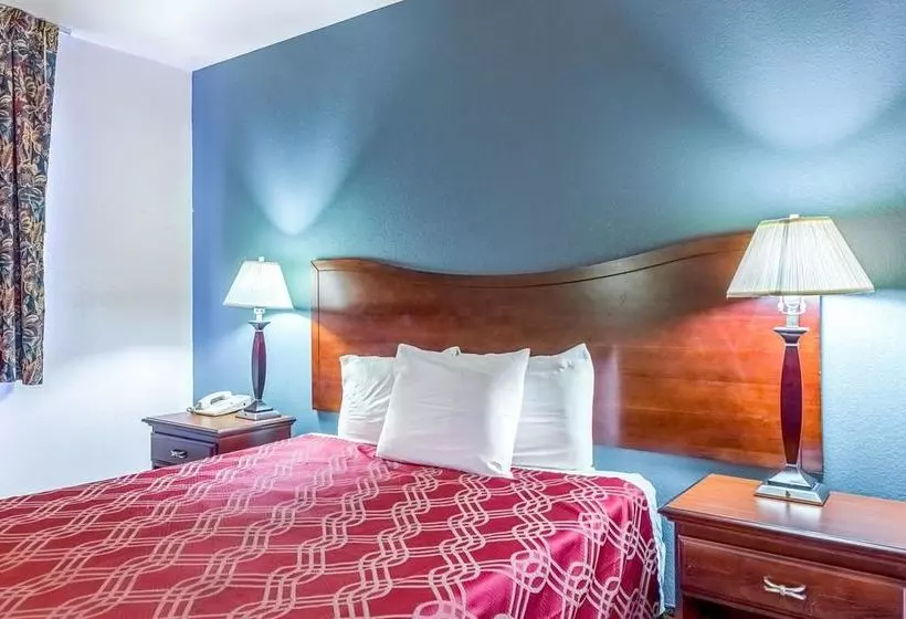 فندق Urbana Inn And Suites