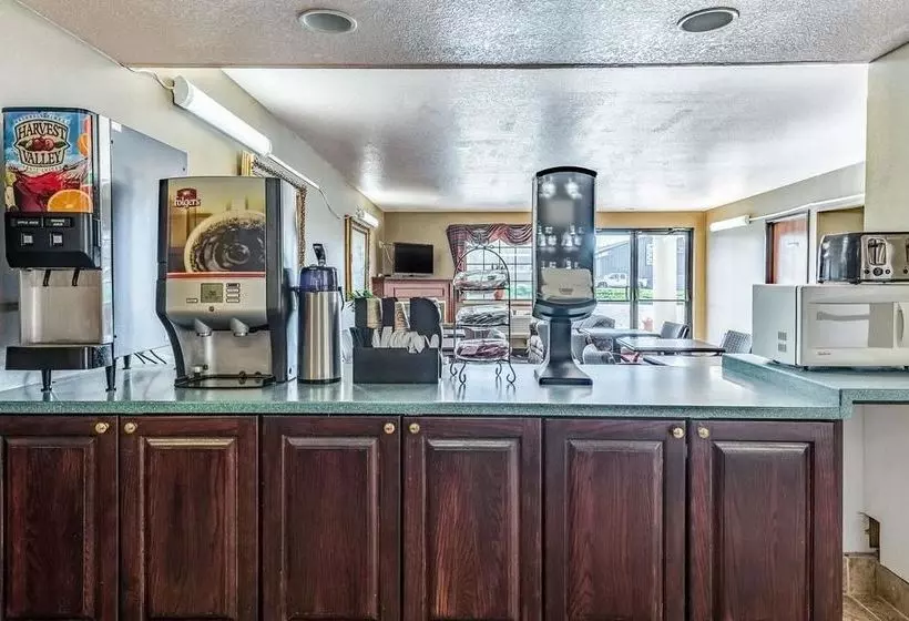 فندق Urbana Inn And Suites