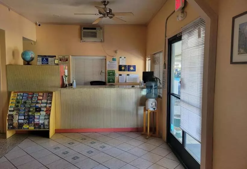 ホテル Emerald Inn & Lounge