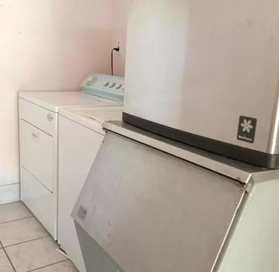 ホテル Emerald Inn & Lounge